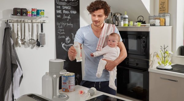 Chauffe biberon ou préparateur de biberon, lequel choisir pour une utilisation quotidienne ?