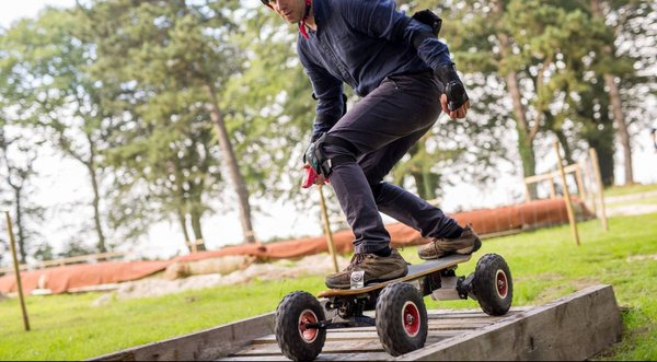 Lequel est meilleur, skate électrique ou trottinette électrique ?